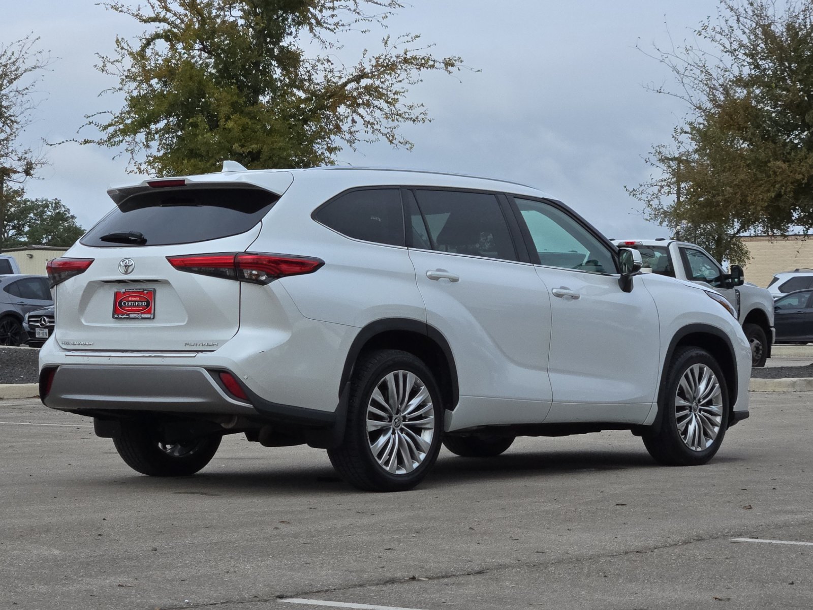 Used 2023 Toyota Highlander Platinum FWD image 5