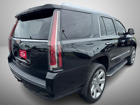 Used 2020 Cadillac Escalade Premium Luxury image 3