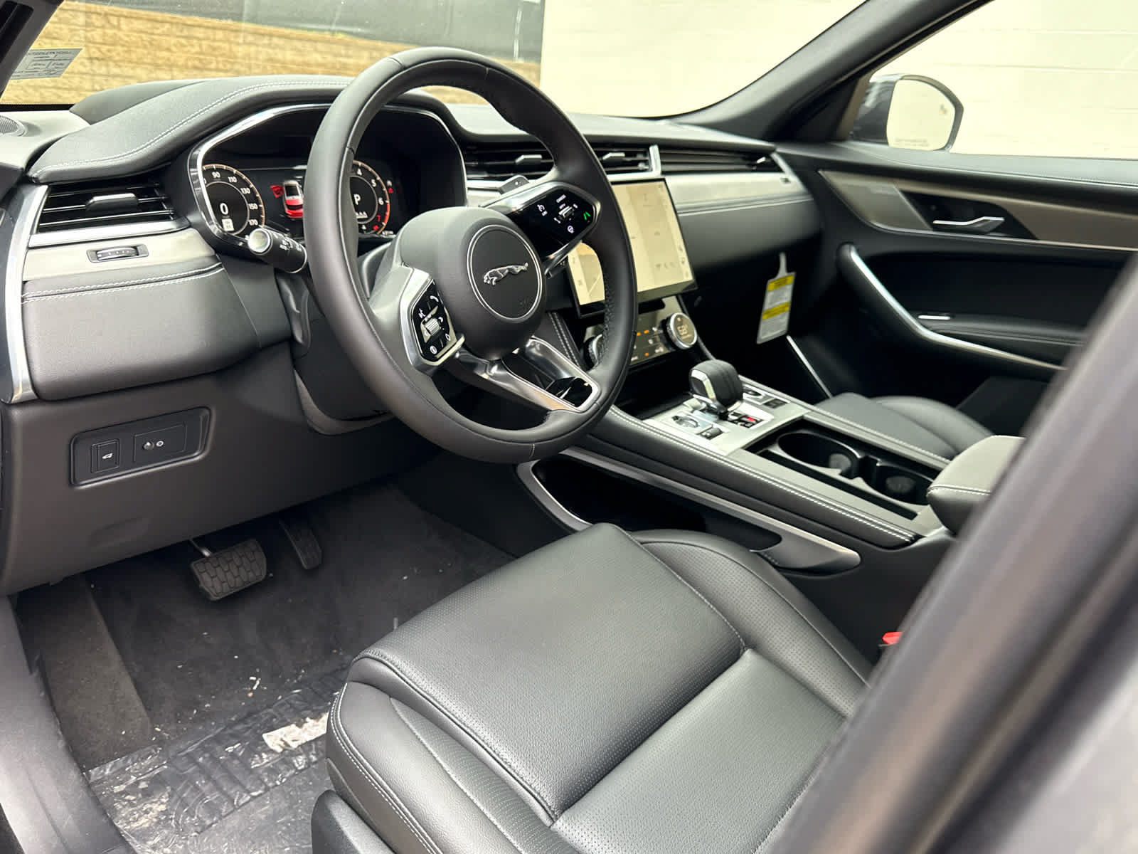 Used 2026 Jaguar F-PACE R-Dynamic S AWD/4WD image 12