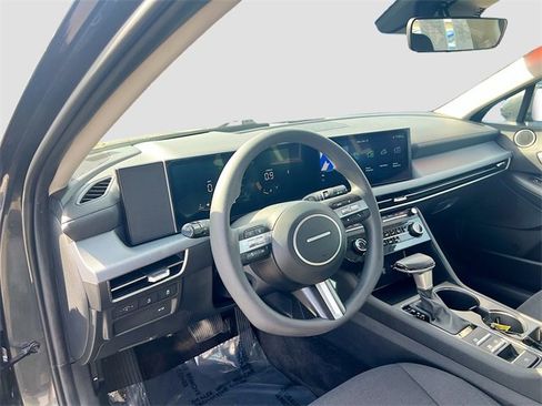 Used 2025 Hyundai Sonata SE image 9