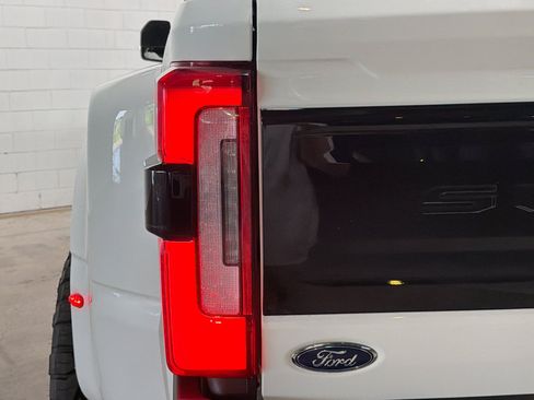 Used 2026 Ford F450 Platinum w/ FX4 Off-Road Package AWD/4WD image 11