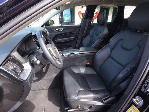 Used 2023 Volvo XC60 B5 Core FWD image 10