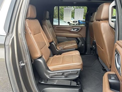 Certified 2021 Chevrolet Suburban High Country w/ Premium Package image 28