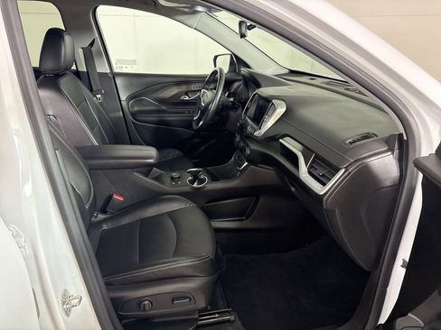 Used 2024 GMC Terrain SLT image 17