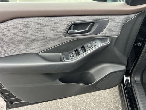 Certified 2023 Nissan Rogue S image 17