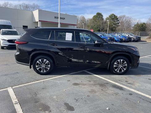Used 2021 Toyota Highlander XLE image 11
