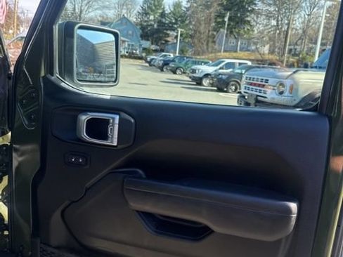 Used 2024 Jeep Wrangler Unlimited w/ Convenience Group AWD/4WD image 22