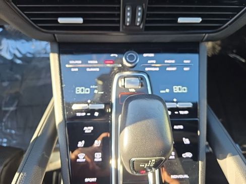 Used 2023 Porsche Cayenne Platinum Edition image 19