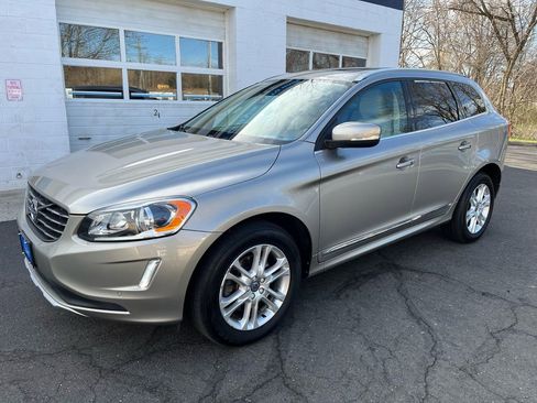 Used 2015 Volvo XC60 T5 w/ Proximity Package image 3