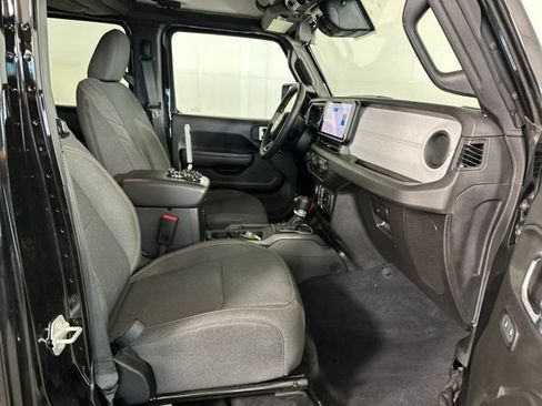 Used 2024 Jeep Wrangler Unlimited w/ Convenience Group AWD/4WD image 28