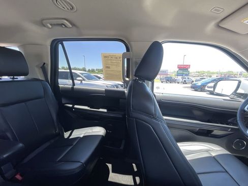 Used 2024 Ford Expedition XLT RWD image 13