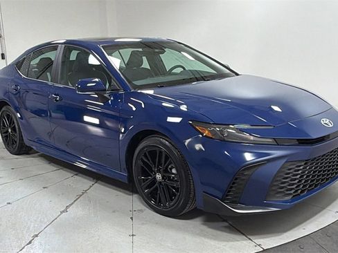 Certified 2025 Toyota Camry SE image 3