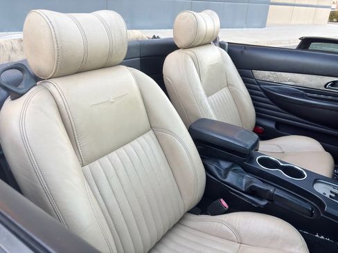 Used 2004 Ford Thunderbird Deluxe image 32