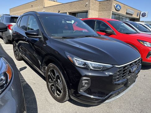Used 2024 Ford Escape ST-Line Elite w/ Premium Technology Package image 2