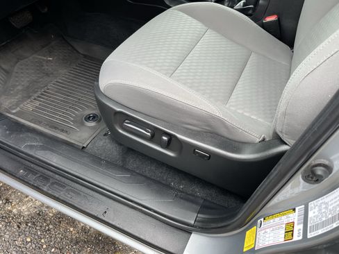 Certified 2023 Toyota Tacoma SR5 AWD/4WD image 16