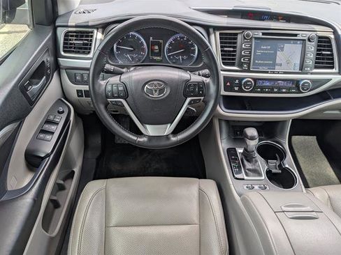 Used 2017 Toyota Highlander Limited image 8