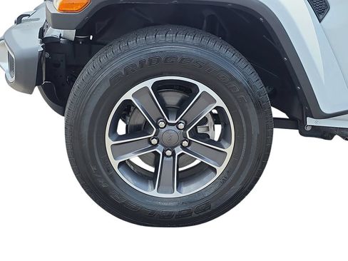 Used 2023 Jeep Wrangler Unlimited Sahara AWD/4WD image 31
