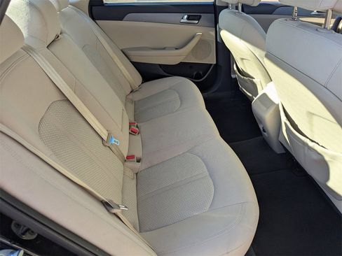 Used 2017 Hyundai Sonata SE w/ Cargo Package image 13