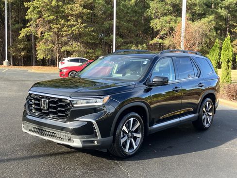 Used 2025 Honda Pilot Elite image 6