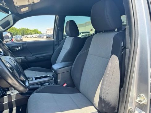 Used 2020 Toyota Tacoma TRD Sport w/ Technology Package AWD/4WD image 30