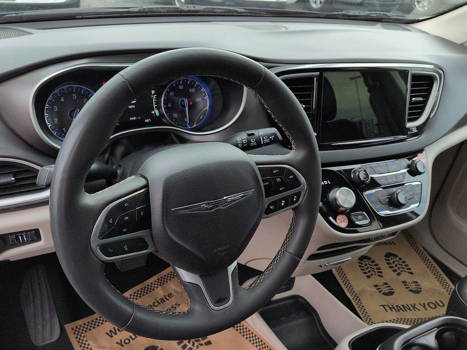 Used 2024 Chrysler Pacifica Touring-L FWD image 12
