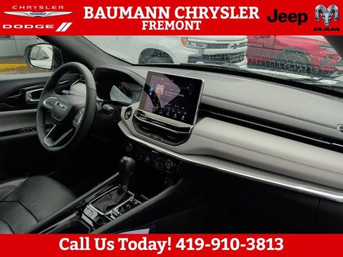 Used 2023 Jeep Compass Limited AWD/4WD image 10