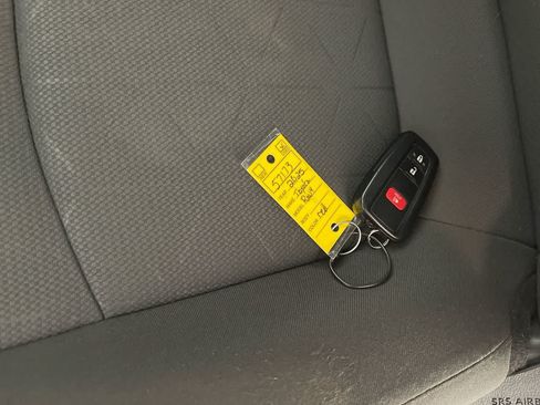 Used 2025 Toyota RAV4 XLE AWD/4WD image 26