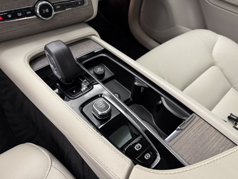 Certified 2024 Volvo XC90 T8 Plus w/ Protection Package Premier AWD/4WD image 20