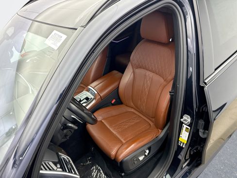 Used 2022 BMW X5 M50i image 11