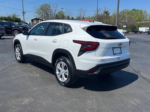 Used 2025 Chevrolet Trax LS FWD image 3