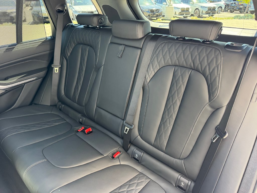 Used 2026 BMW X5 xDrive50e w/ Executive Package AWD/4WD image 23