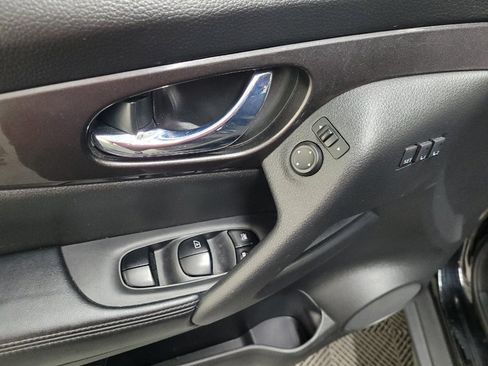 Used 2019 Nissan Rogue SV w/ Sun & Sound Touring Package AWD/4WD image 27