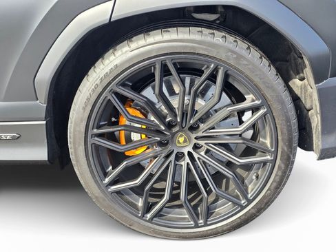 Used 2025 Lamborghini Urus SE AWD/4WD image 22