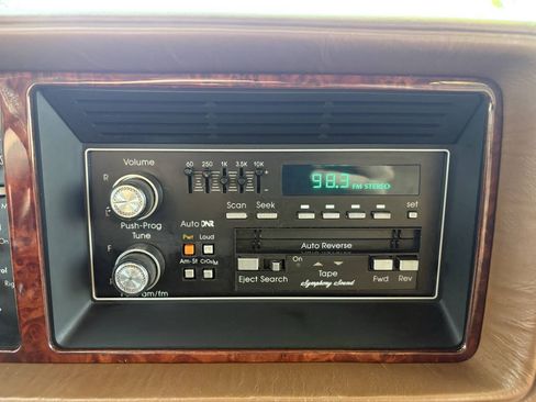 Used 1989 Cadillac Seville FWD image 18