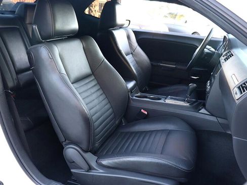 Used 2011 Dodge Challenger SE image 15