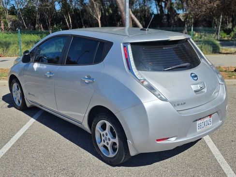 Used 2013 Nissan Leaf SV w/ Premium Pkg image 16