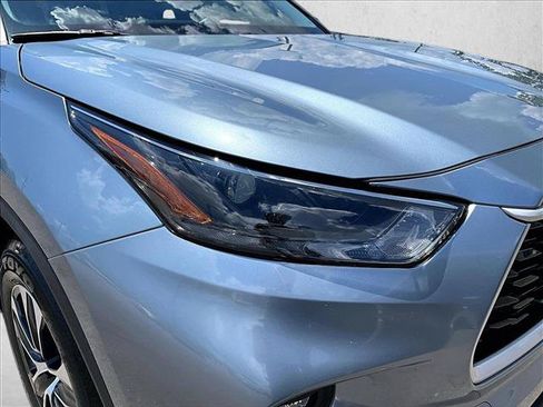 Used 2023 Toyota Highlander XLE FWD image 28