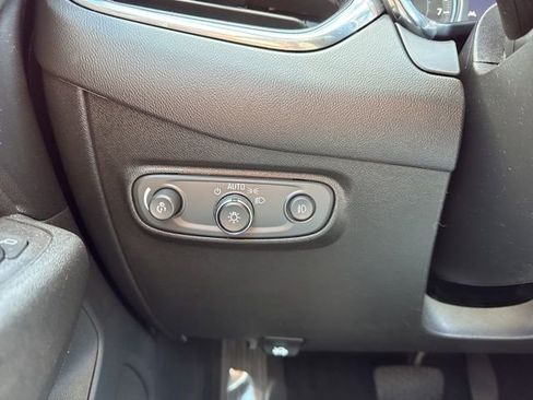 Used 2020 Chevrolet Equinox Premier image 17