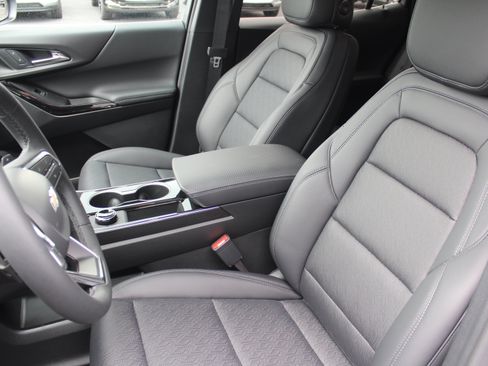 New 2027 Chevrolet Equinox LT w/ Convenience Package II FWD image 9