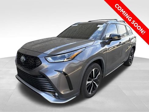 Used 2021 Toyota Highlander XSE FWD image 1