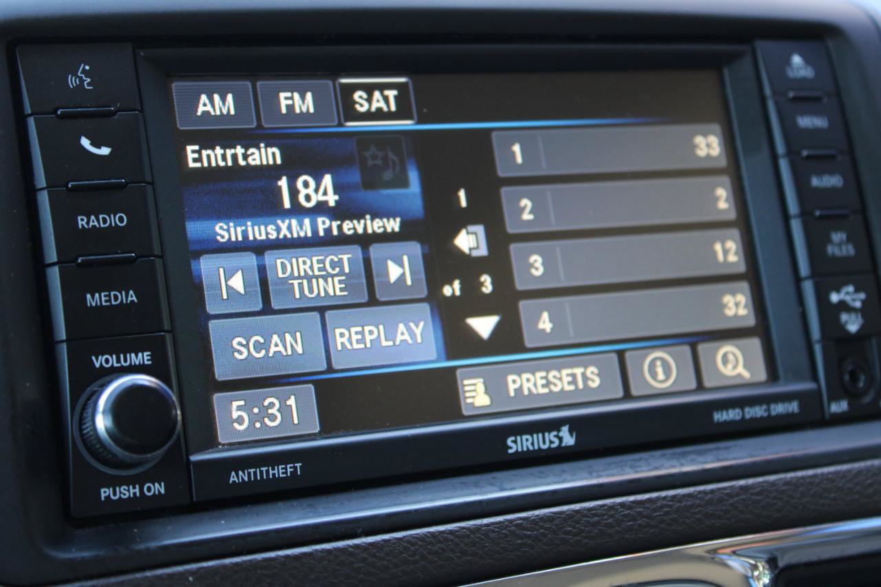 Used 2015 Chrysler Town & Country Touring-L w/ Driver Convenience Group FWD image 29