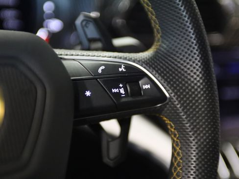 Used 2019 Lamborghini Urus AWD/4WD image 26