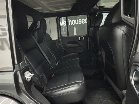 Used 2019 Jeep Wrangler Unlimited Sahara AWD/4WD image 33
