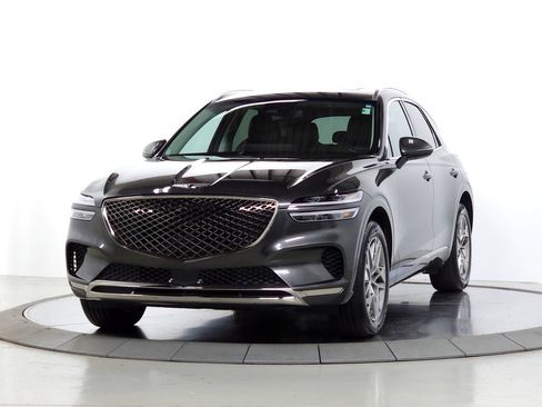 Used 2025 Genesis GV70 2.5T w/ Select Package AWD/4WD image 3