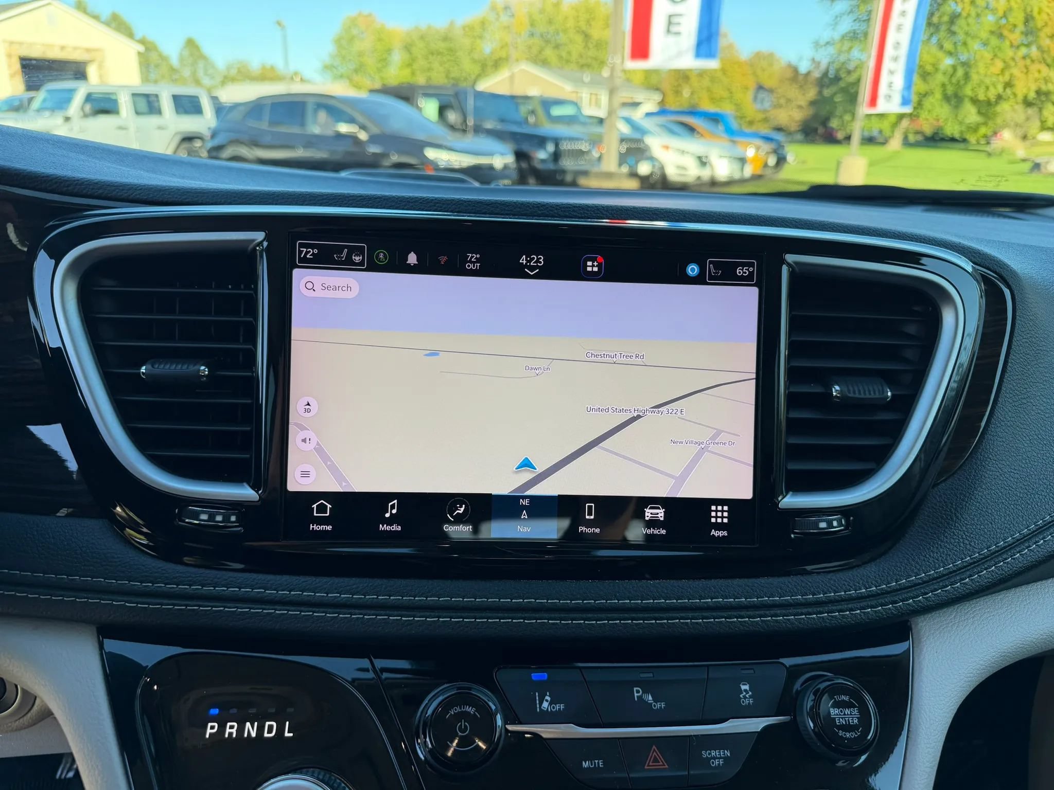 Used 2023 Chrysler Pacifica Limited w/ Uconnect Theater Family Group FWD image 22