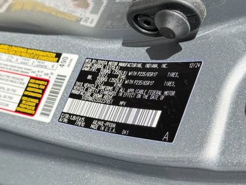 Used 2025 Toyota Sienna XLE FWD image 25