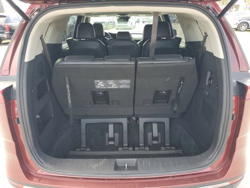 Used 2022 Kia Carnival SX image 8