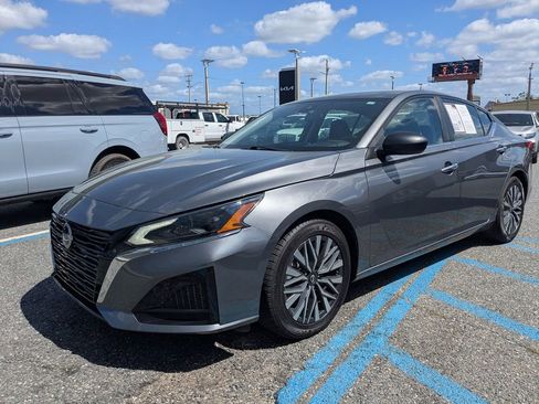 Used 2024 Nissan Altima 2.5 SV image 7