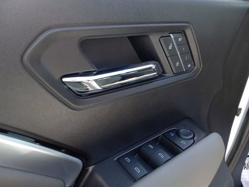 Used 2025 Chevrolet Colorado ZR2 w/ Technology Package AWD/4WD image 13