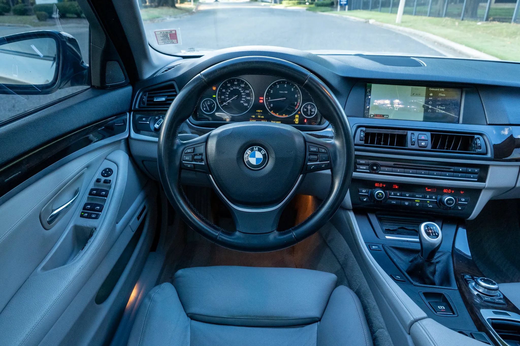 Used 2011 BMW 550i Sedan RWD image 17